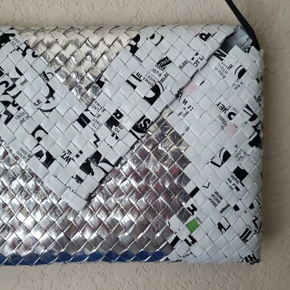 Hand Made braided envelope messenger Bag Made with sustainable recycled … - Picture 3 of 13